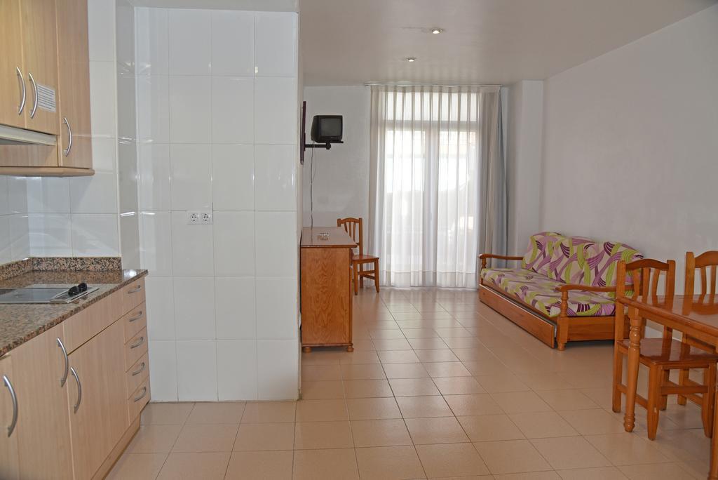 Apartamentos Ar Dosjoimi Lloret de Mar Dış mekan fotoğraf