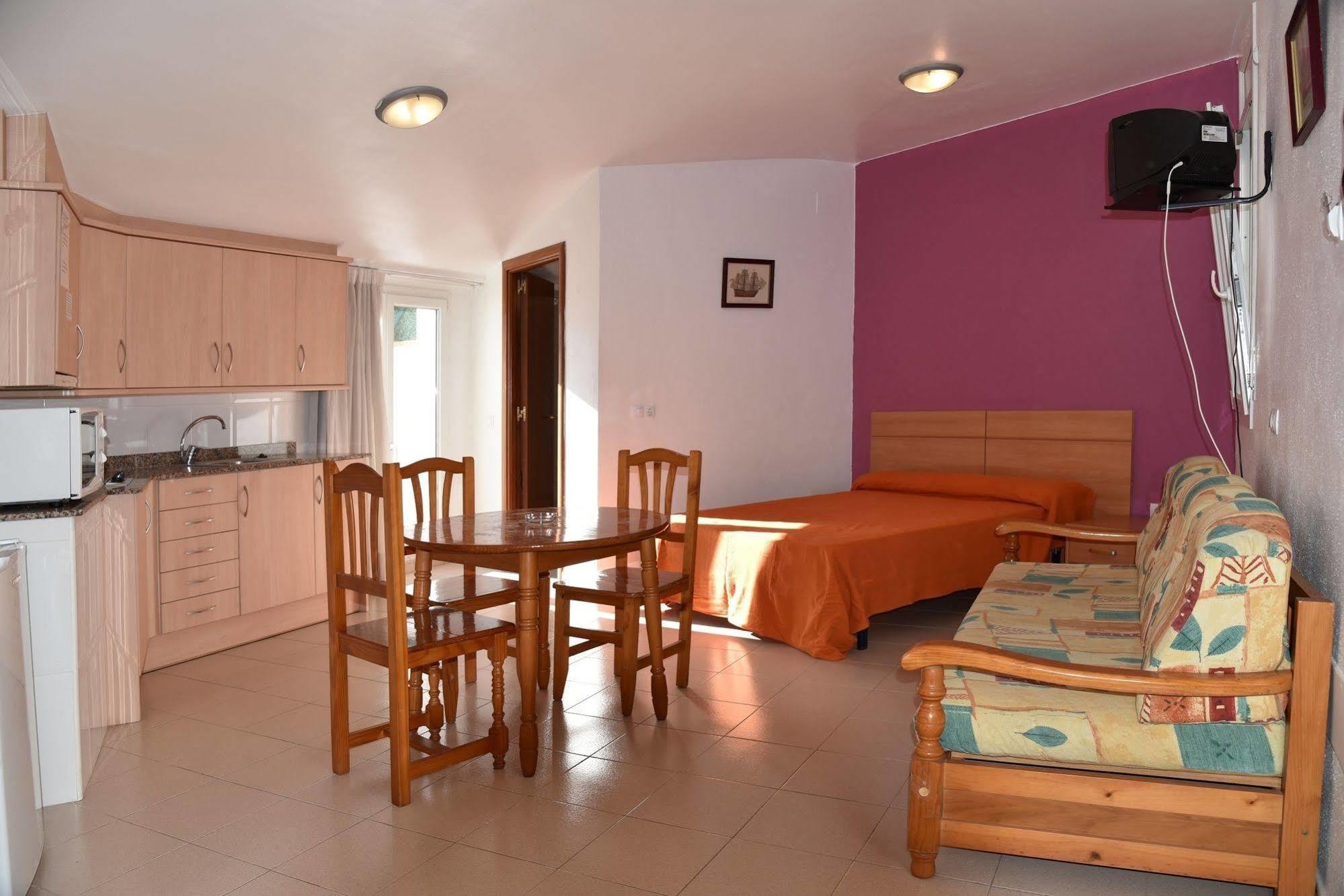 Apartamentos Ar Dosjoimi Lloret de Mar Dış mekan fotoğraf