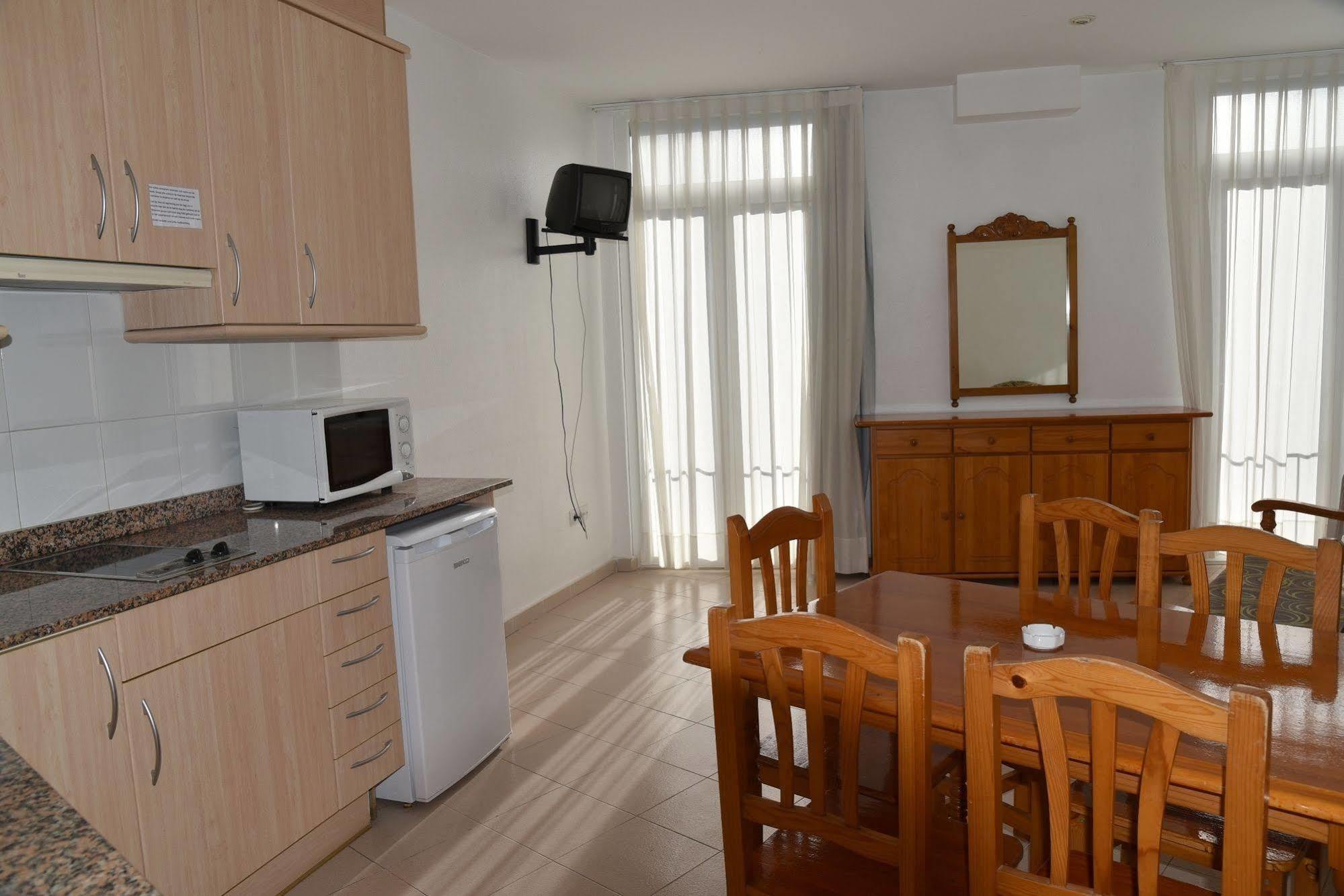 Apartamentos Ar Dosjoimi Lloret de Mar Dış mekan fotoğraf