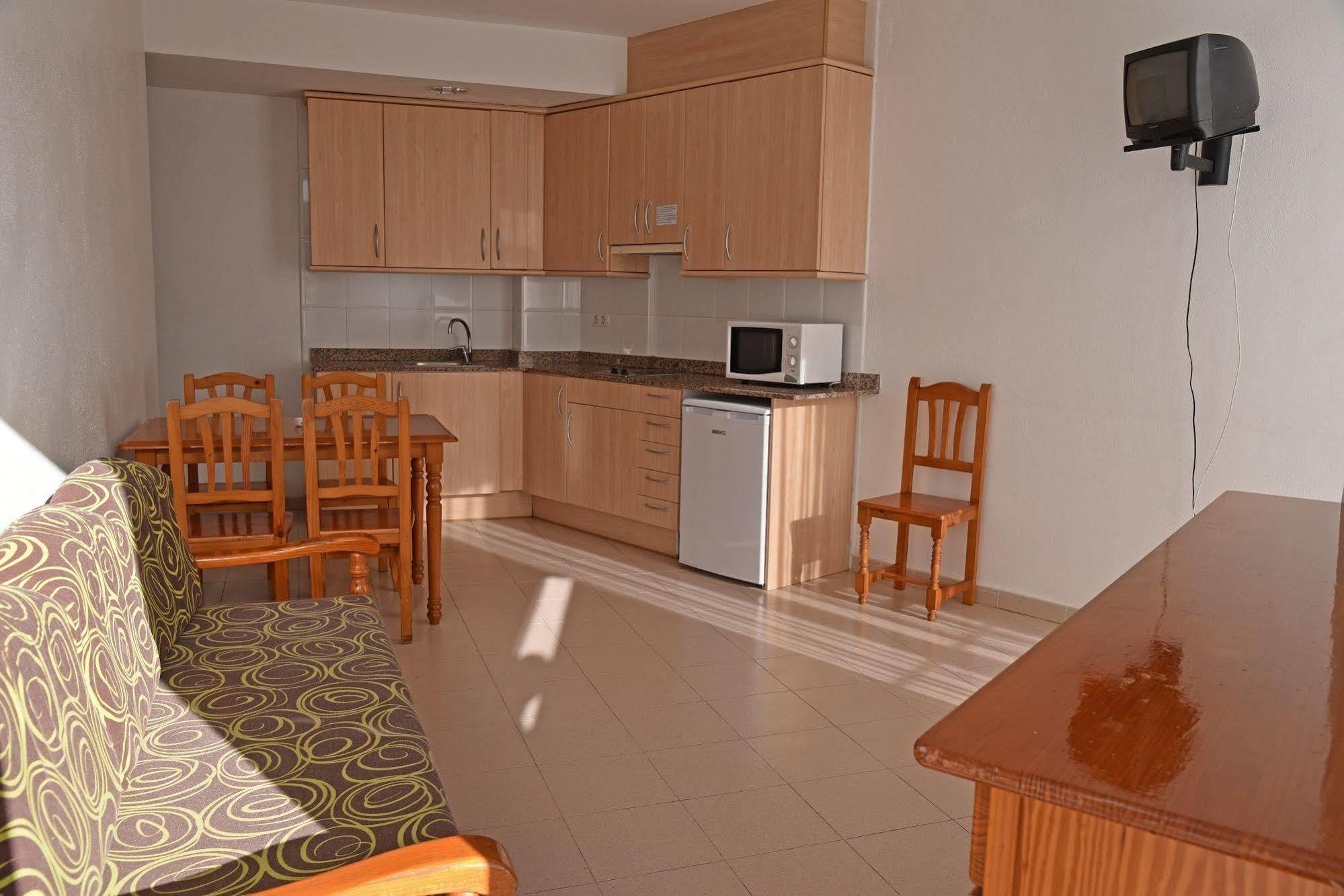 Apartamentos Ar Dosjoimi Lloret de Mar Dış mekan fotoğraf