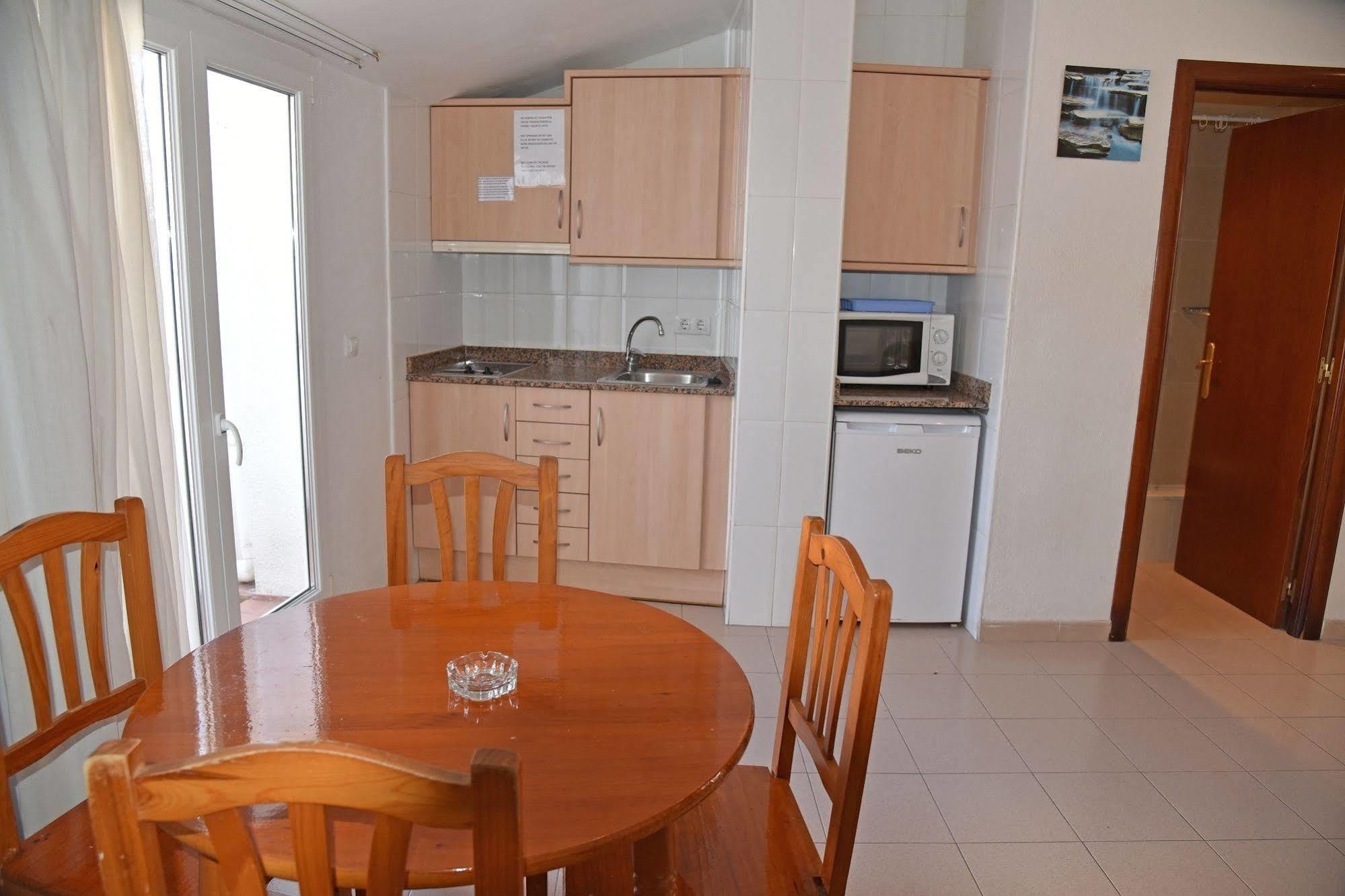 Apartamentos Ar Dosjoimi Lloret de Mar Dış mekan fotoğraf