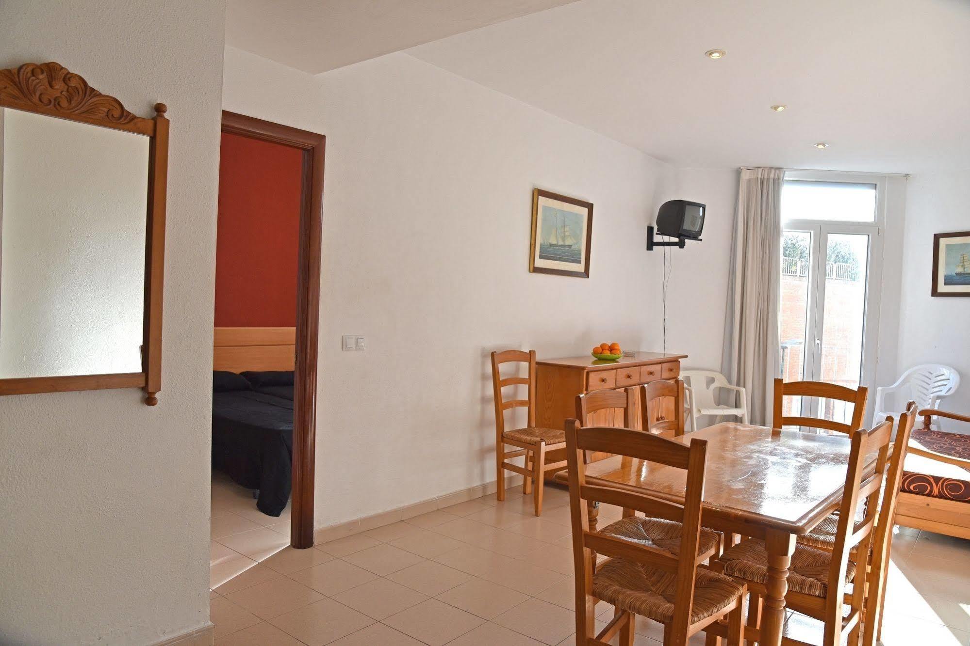 Apartamentos Ar Dosjoimi Lloret de Mar Dış mekan fotoğraf